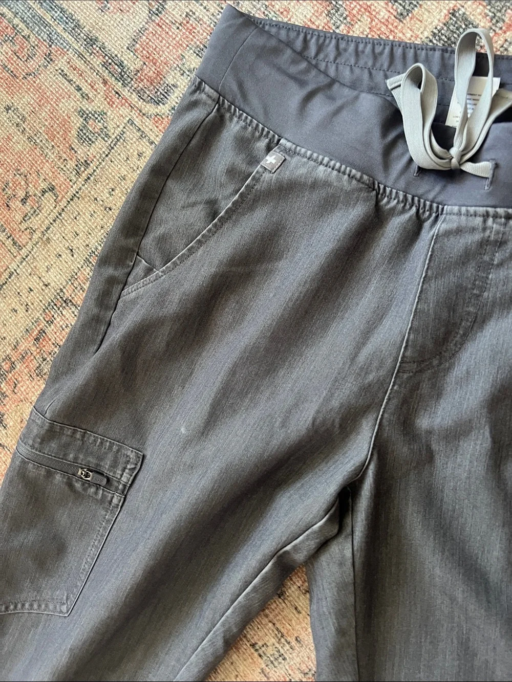 Figs Women’s Zamora Charcoal Drawstring Joggers Small